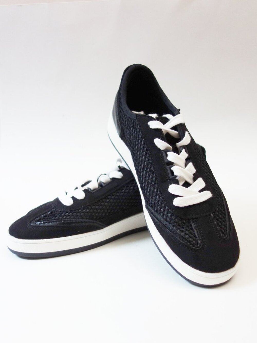 Anne Klein Women's Abriela Low Top Sneakers Fishnet Black (8M) NWOT!